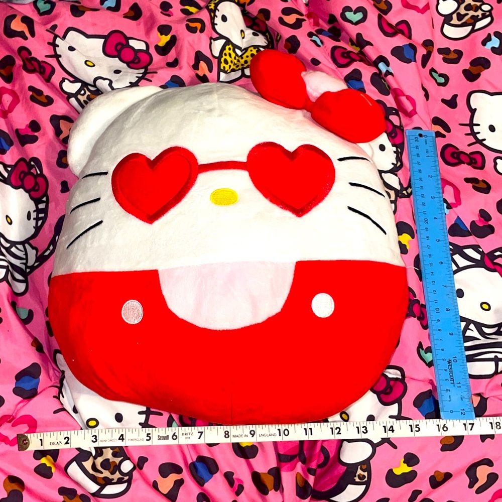 Hello Kitty Squishmallow